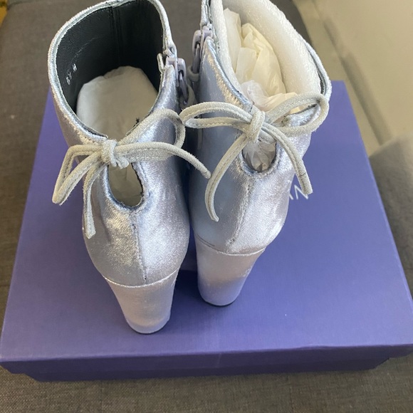 Stuart Weizmann steel pane velvet boots - Picture 2 of 5